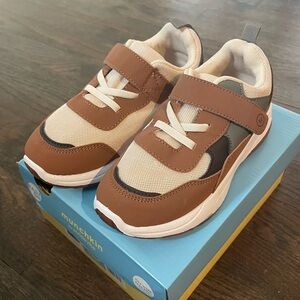 Toddler Sz 13M Munchkin by Stride Rite bean brown Sneakers